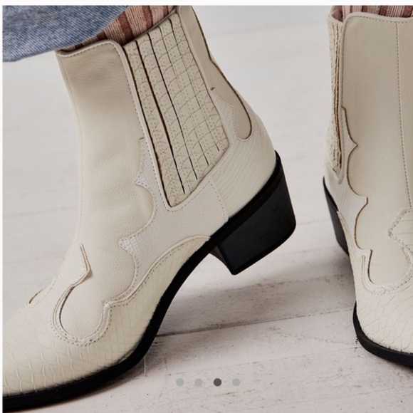 NIB free people Coconuts by Matisse
Cavalier Western Bootie 7.5 - Picture 2 of 6